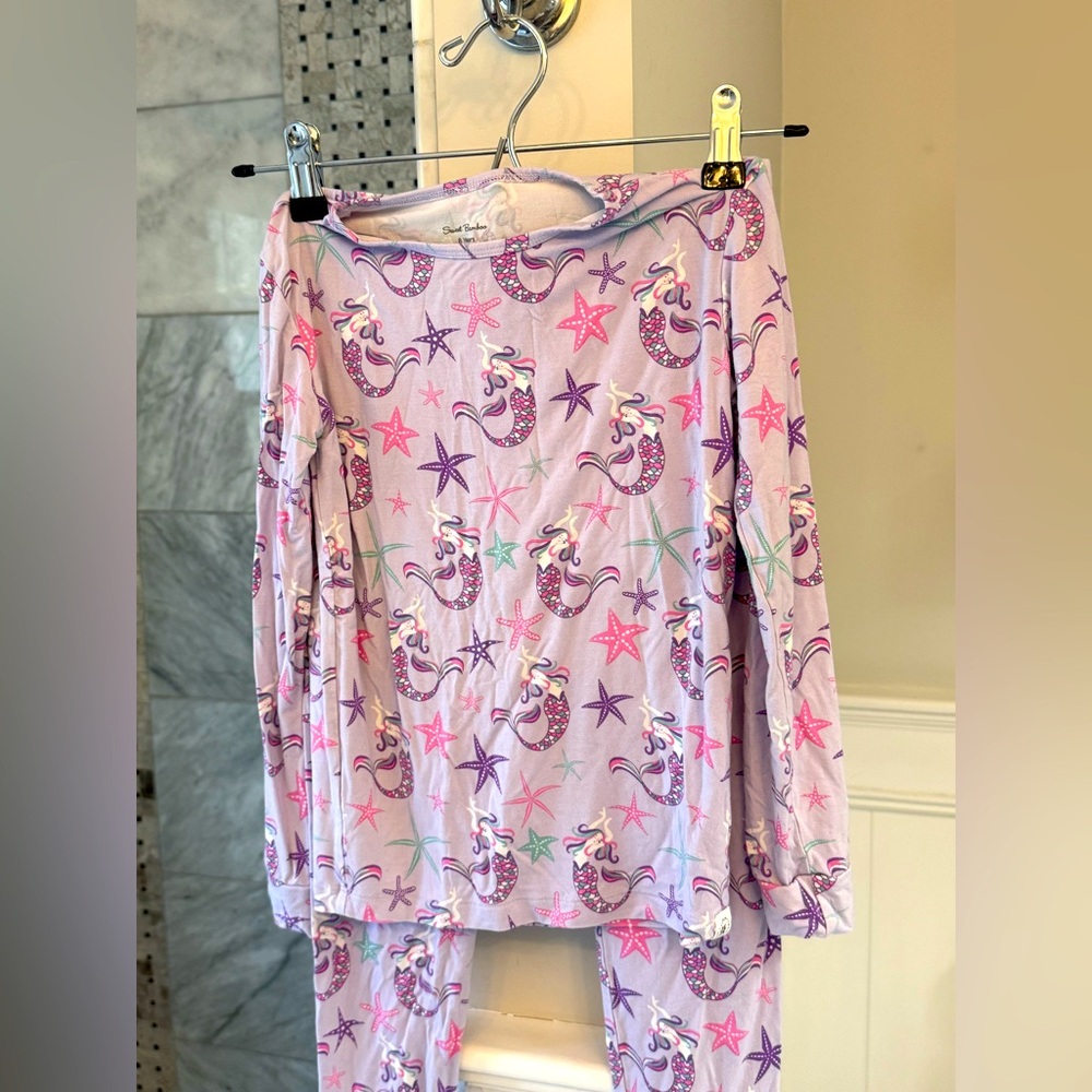 Size 8 girls Sweet Bamboo pajamas. Like New.